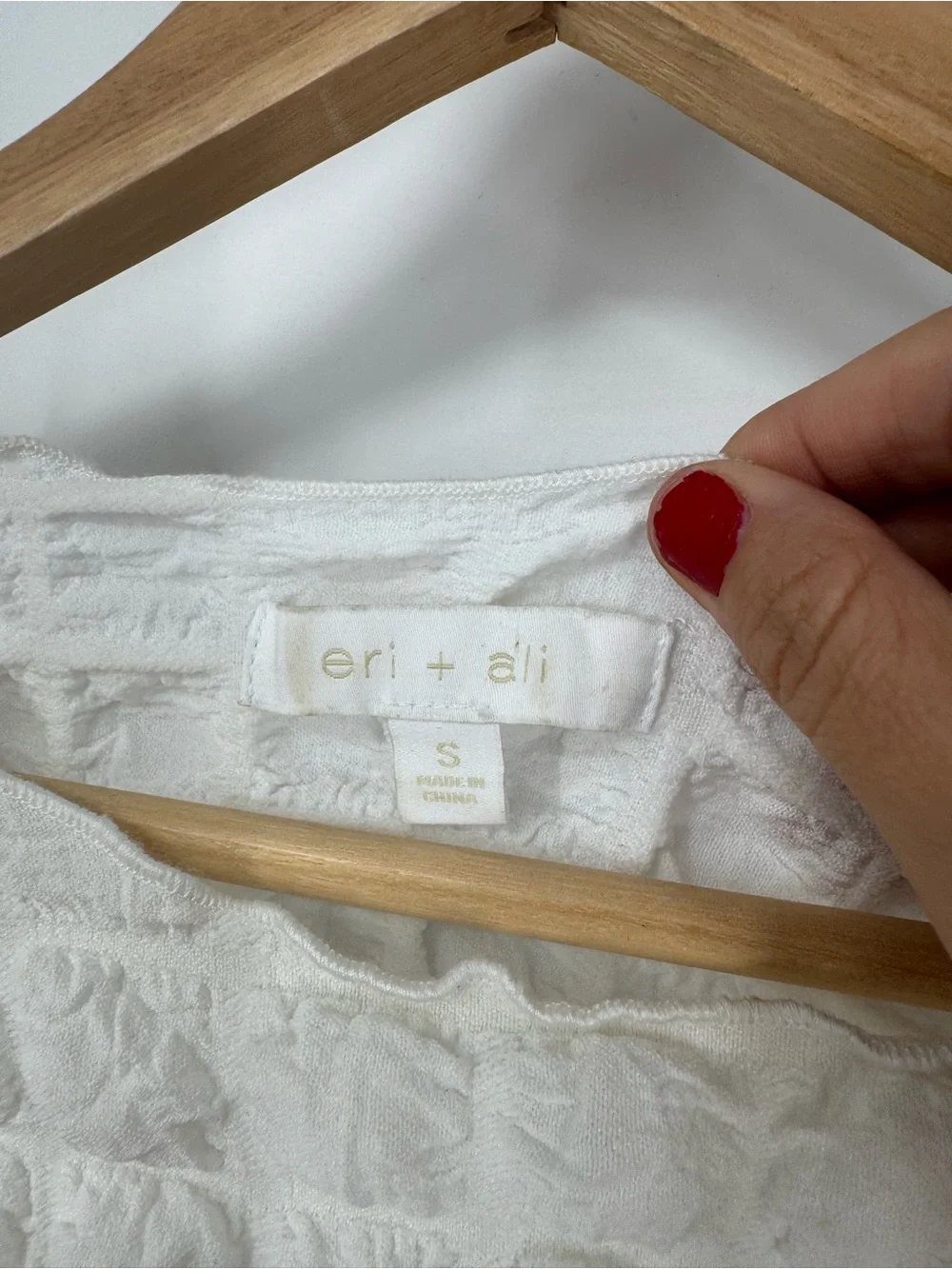 Eri + Ali Textured Puff-Sleeve Top White Textured Bubble Smocked Fitted Size S
